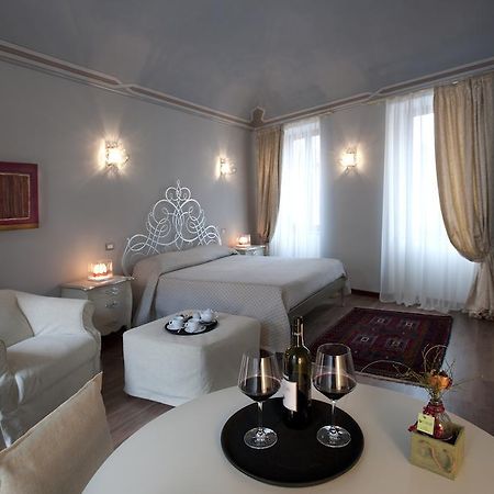 Bed and Breakfast Vinoteca La Sacrestia Alba  Pokoj fotografie
